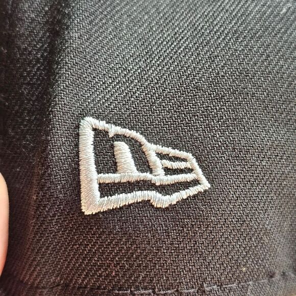 Las Vegas Raiders New Era Cloud Icons Fitted Hat 59FIFTY 7 1/8 Black Silver NFL - Picture 11 of 14